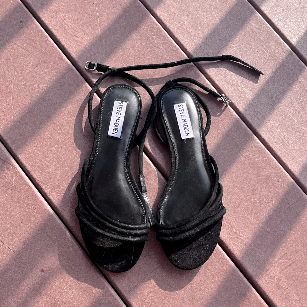 Never worn black Steve Madden Sandals